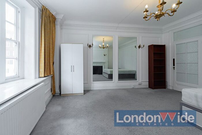 4 Bedroom Flat To Rent In Newton Court, Kensinton Church Street, London, W8