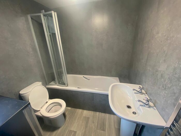 3 Bedroom Flat To Rent In Ripon Street, Gateshead, NE8