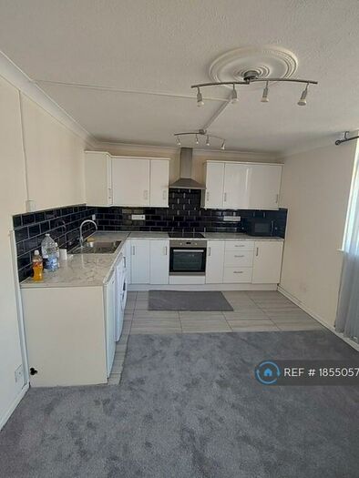 3 Bedroom Flat To Rent In Intalbury Avenue, Aylesbury, HP19