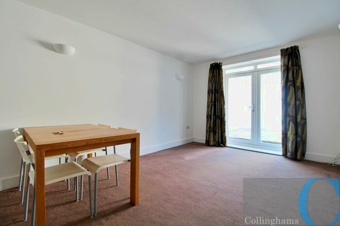 3 Bedroom Flat To Rent In Charlmont Road, London, SW17