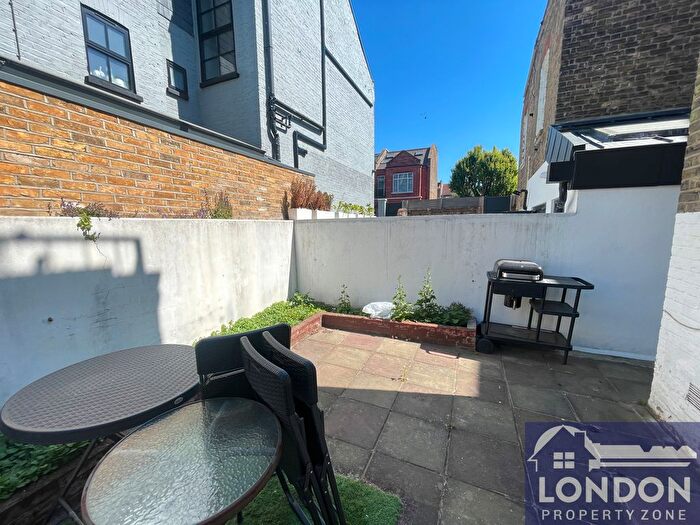 2 Bedroom Flat To Rent In Shorrolds Road, Fulham, London, SW6