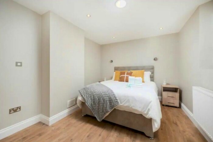 1 Bedroom Flat To Rent In High Street, Westerham, TN16