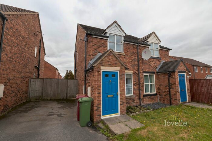 2 Bedroom Semi-Detached House To Rent In Temple Road, Scunthorpe, DN17