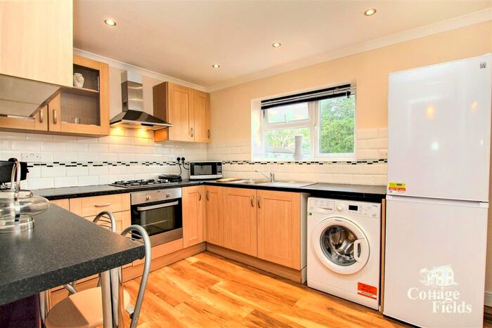 2 Bedroom Flat To Rent In Cotlandswick, London Colney, St. Albans, AL2
