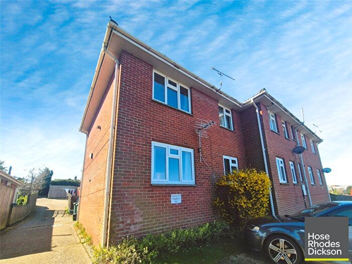 2 Bedroom Flat To Rent In Mount Pleasant House, Heath Close, PO30