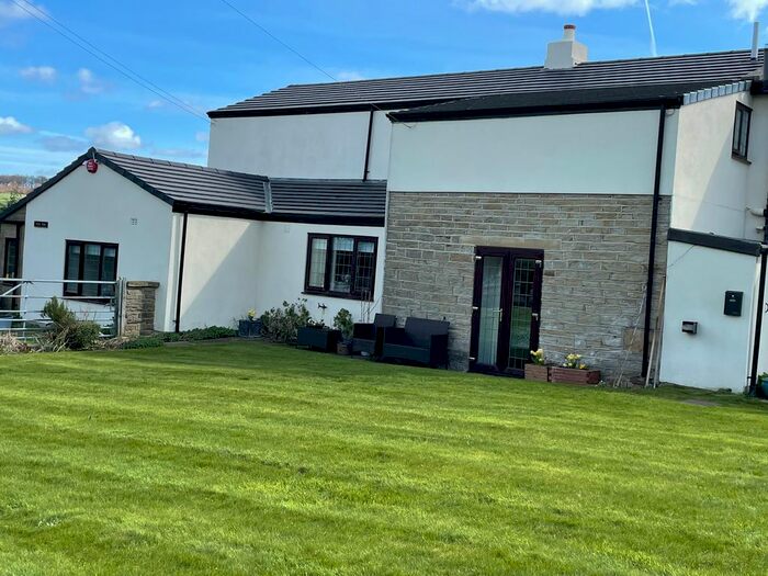 4 Bedroom Property To Rent In Low Moor, Lepton, Huddersfield, HD8