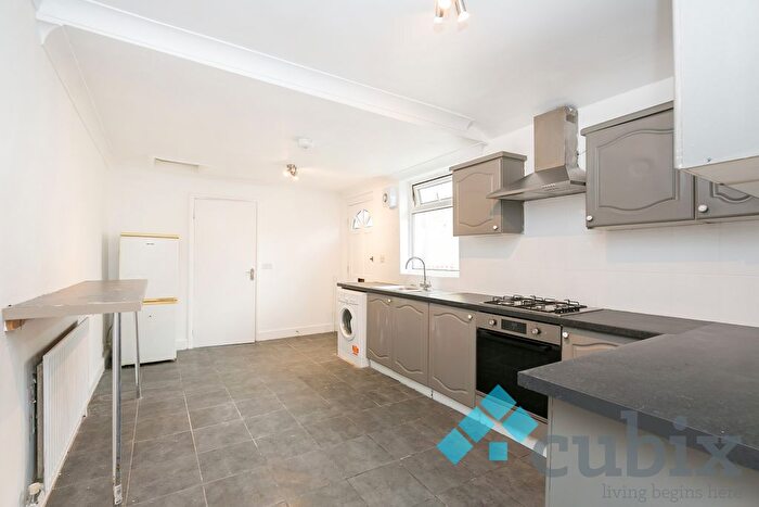 1 Bedroom Flat To Rent In High Street, Epsom, KT17