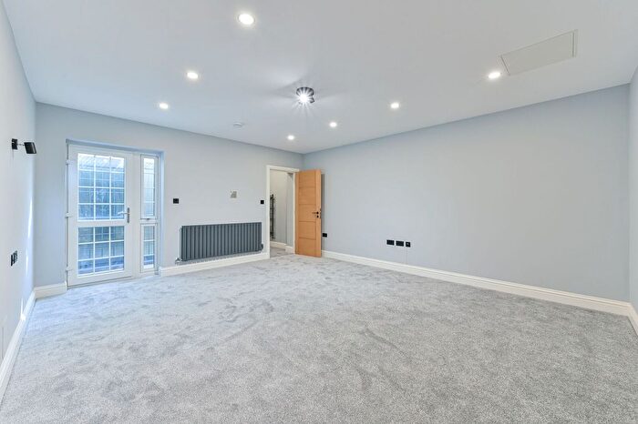 3 Bedroom Flat For Sale In York Road, Wimbledon, SW19