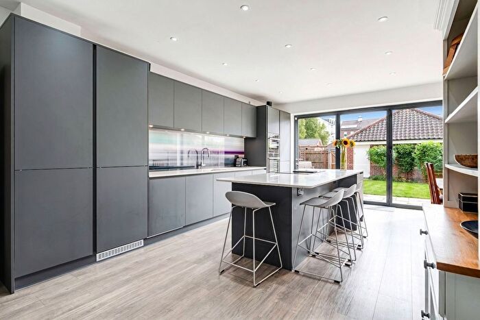 4 Bedroom End Of Terrace House For Sale In Beaumont Drive, Worcester Park, KT4