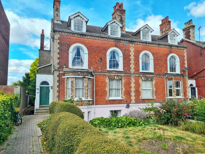 2 Bedroom Flat To Rent In Cliff Road, Dovercourt, Harwich, CO12