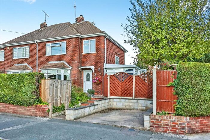 3 Bedroom Semi-Detached House For Sale In Holmesfield Drive, Heanor, DE75