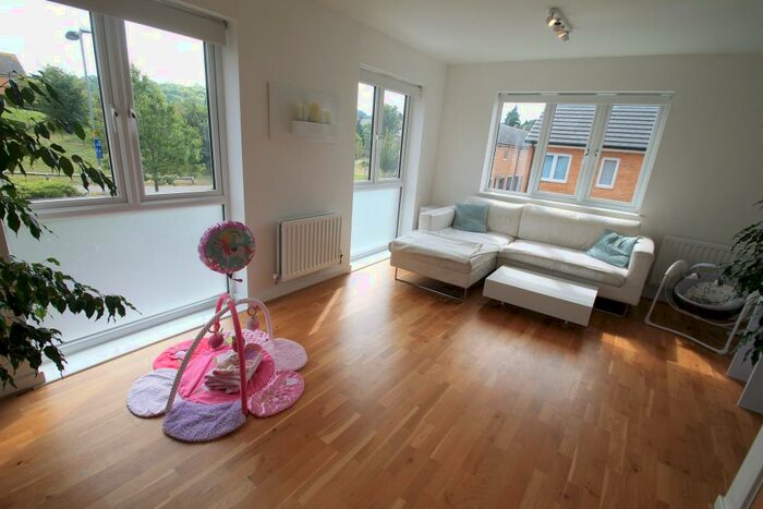 5 Bedroom House To Rent In Challney Gardens, Luton, LU4