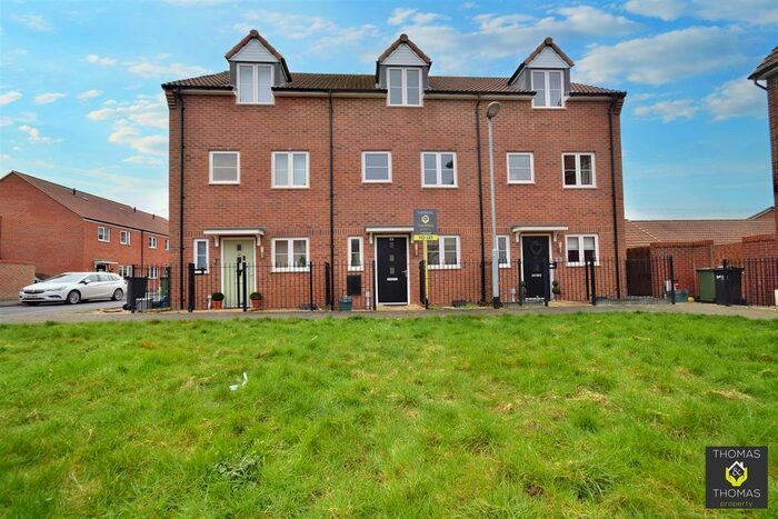 4 Bedroom Town House To Rent In Acorn Way, Hardwicke, Gloucester, GL2