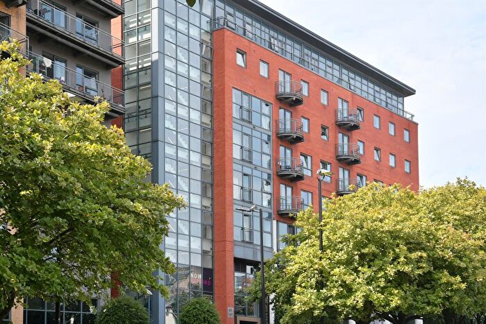 4 Bedroom Apartment To Rent In West One Reflect, City Centre, S1