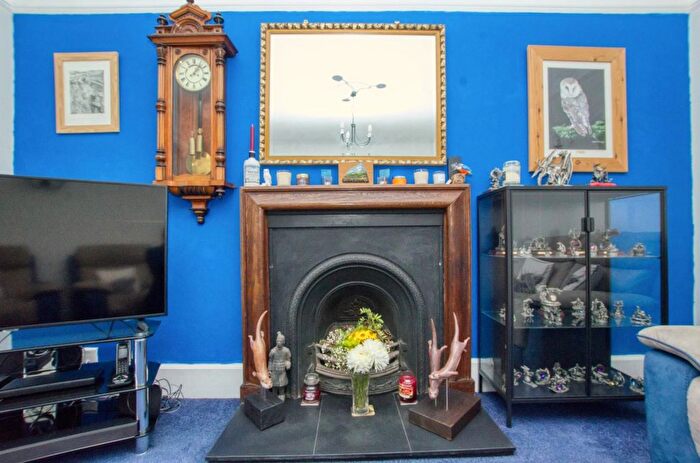 5 Bedroom Detached House For Sale In Bitterne Road West, Southampton, SO18