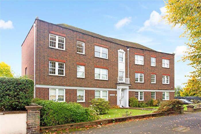 3 Bedroom Flat To Rent In Home Park Court, Palace Road, Kingston Upon Thames, KT1