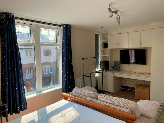 1 Bedroom Detached House To Rent In Room, City Road, Beeston, NG7