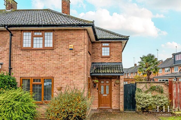 2 Bedroom End Terrace House For Sale In Pondfield Lane, Brentwood, CM13