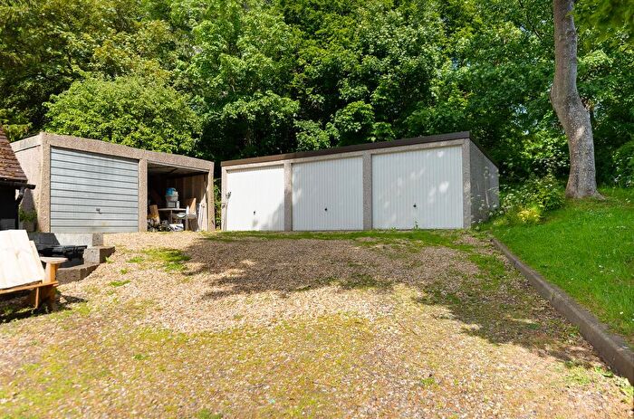 1 Bedroom Flat For Sale In Mid Street, South Nutfield, Redhill, RH1