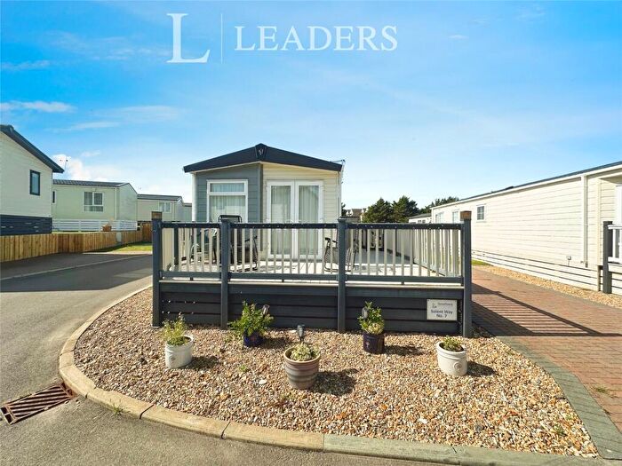 2 Bedroom Mobile Home For Sale In Melville Road, Southsea, Hampshire, PO4