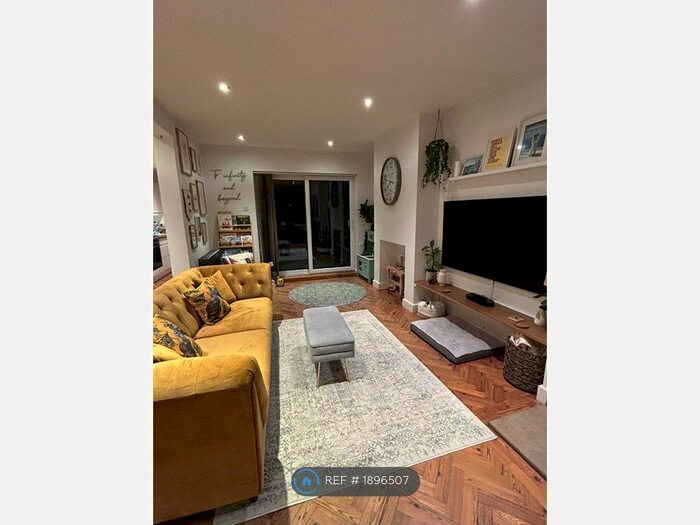 3 Bedroom Semi-Detached House To Rent In Northgate Road, Crawley, RH10