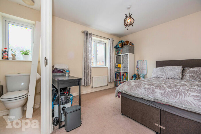 3 Bedroom End Of Terrace House For Sale In Lockwood Place, Dartford, DA1