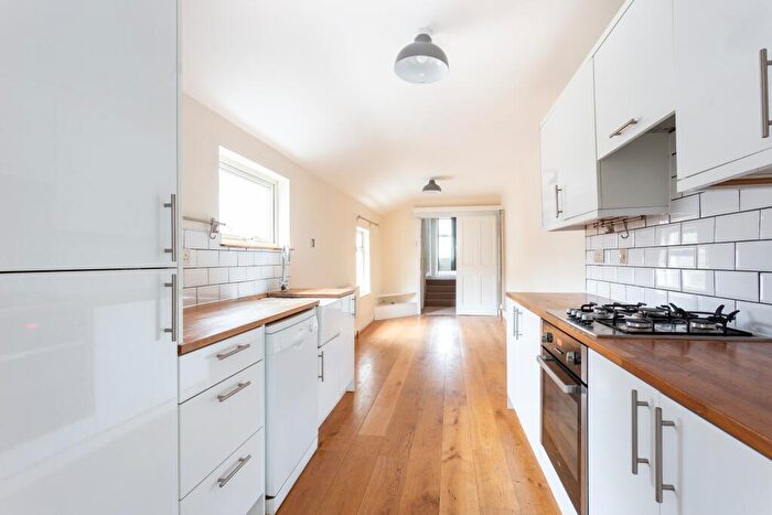 2 Bedroom Flat To Rent In Colwell Road, SE22