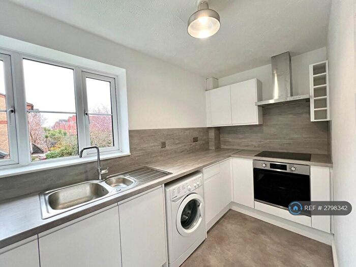 2 Bedroom Flat To Rent In Longlands Court, Mitcham, CR4