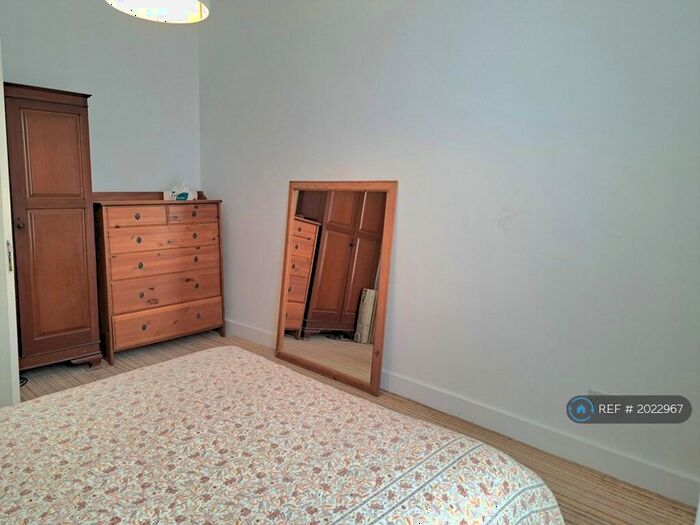 3 Bedroom Terraced House To Rent In Floor, London, N7