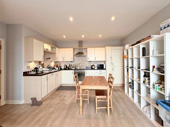 2 Bedroom Apartment For Sale In Ascote Lane, Dickens Heath, B90