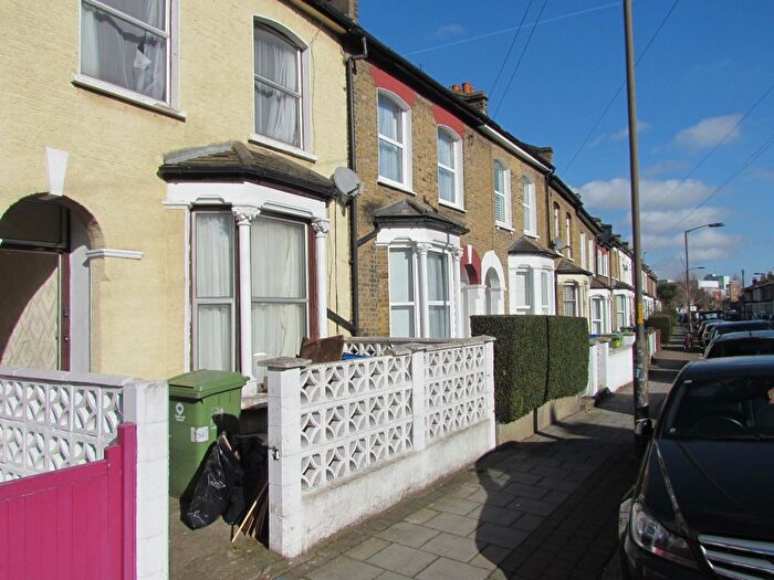 3 Bedroom End Of Terrace House To Rent In Lugard Road, SE15