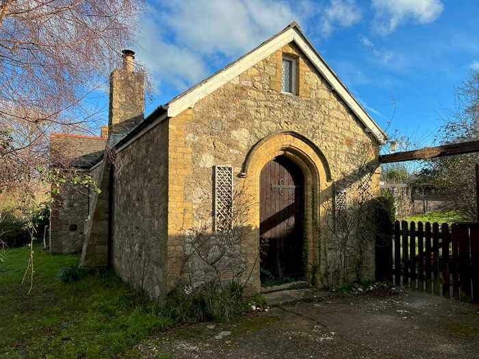 3 Bedroom Detached Bungalow To Rent In Norton Green, Freshwater, PO40
