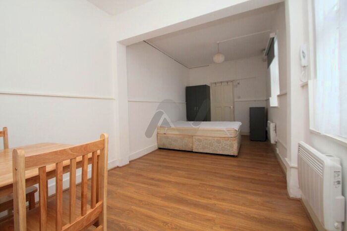 Studio To Rent In Seven Sisters Road, London, N4