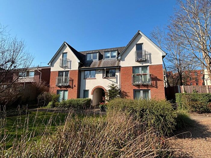 2 Bedroom Flat For Sale In Plaistow Lane, Bromley, BR1