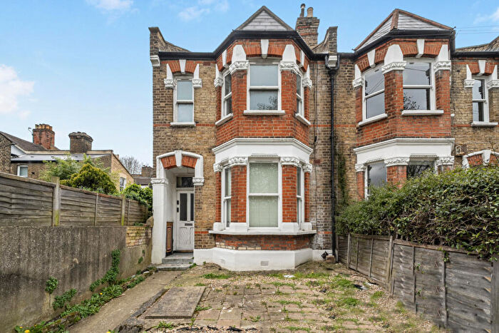 3 Bedroom Apartment For Sale In Maitland Road, London, SE26
