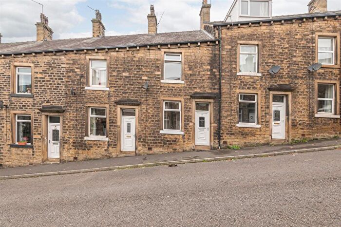 3 Bedroom Terraced House To Rent In John Street, Greetland, Halifax, HX4