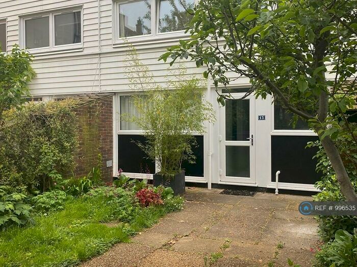 2 Bedroom Maisonette To Rent In Goldman Close, Shoreditch/ Bethnal Green, London, E2