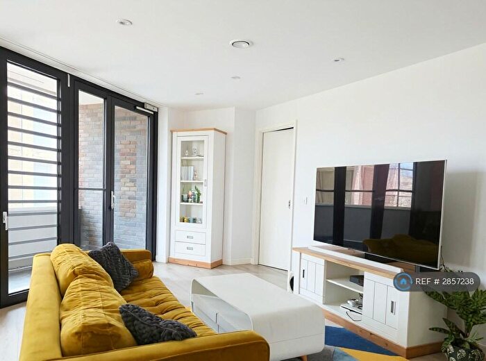 3 Bedroom Flat To Rent In Millstream Tower, London, N17