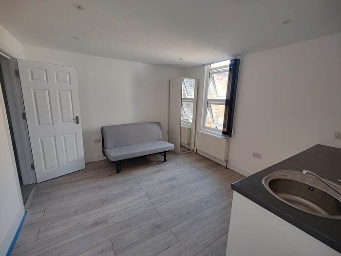 Studio To Rent In Hillcrest Road, Acton, W3