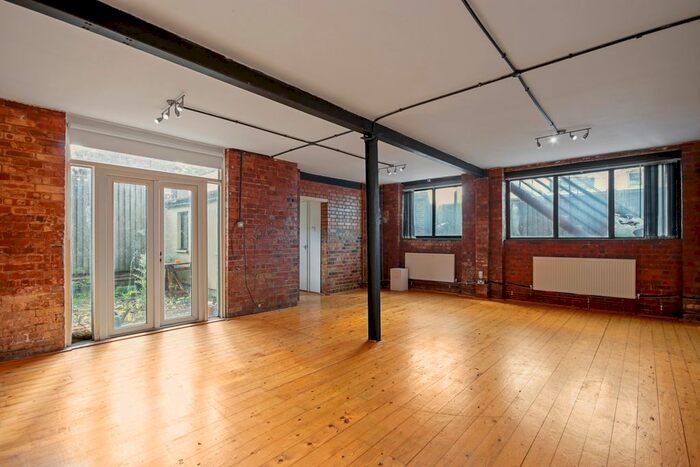 1 Bedroom Flat To Rent In Chingford Mount Road, Waltham Forest, E4