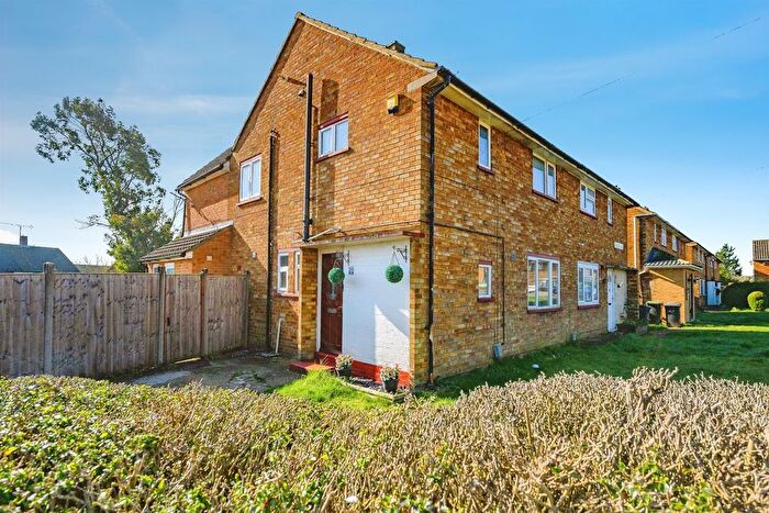 4 Bedroom Semi Detached House For Sale In Catherall Road, Luton, LU3