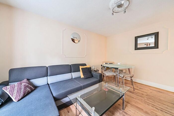 1 Bedroom Flat To Rent In Ivy Drive, Lightwater, GU18