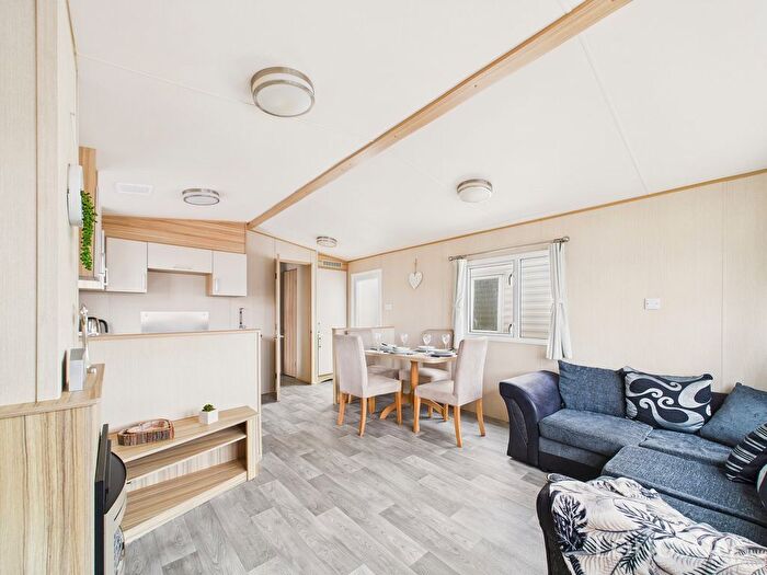 2 Bedroom Park Home For Sale In Walton Avenue, Felixstowe, IP11