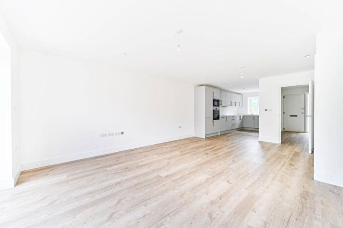4 Bedroom House For Sale In Blossom Way, Carshalton, SM5