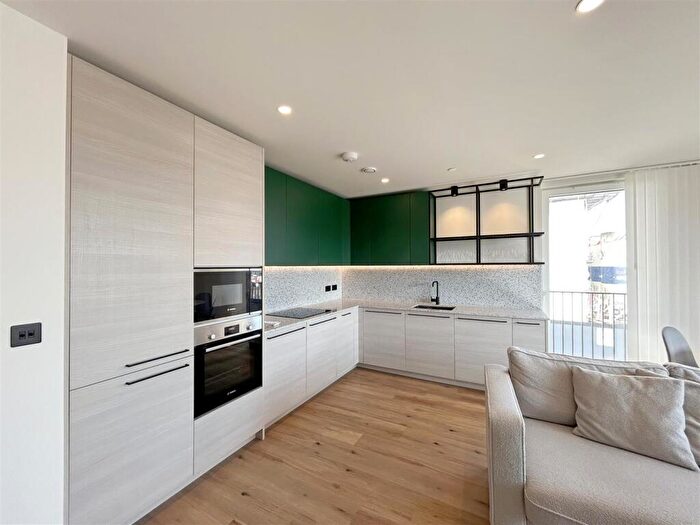2 Bedroom Apartment To Rent In Iris House, Poplar Riverside, E14