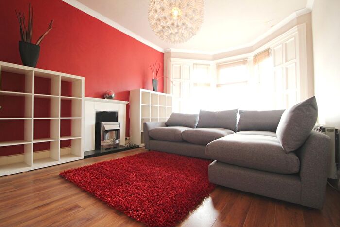 2 Bedroom Flat To Rent In Paisley Road West, Glasgow, G51
