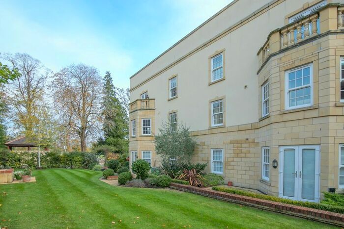 2 Bedroom Flat To Rent In Buttercross Lane, Witney, OX28
