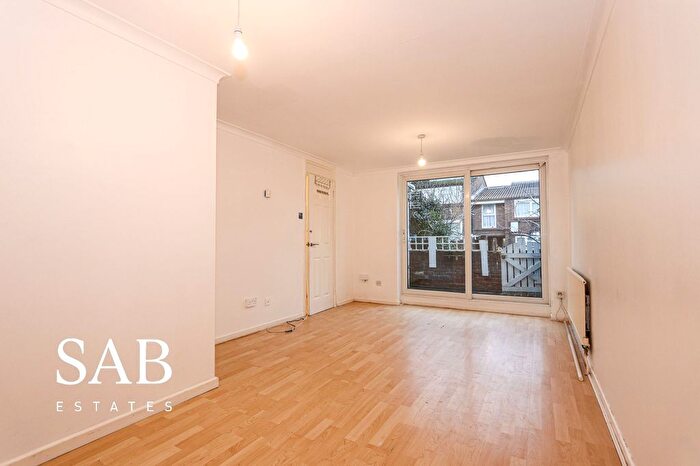 3 Bedroom Maisonette To Rent In Cathay Walk, Northolt, UB5