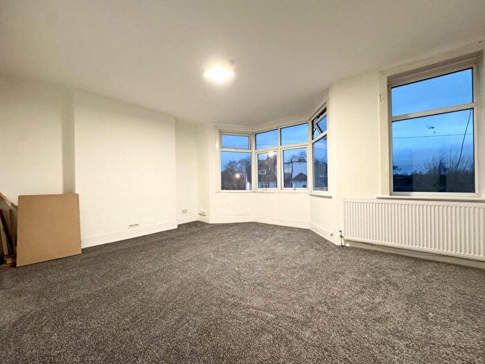 3 Bedroom Apartment To Rent In Glossop Road, CR2