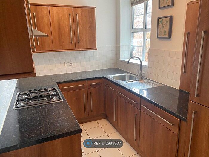 2 Bedroom Flat To Rent In Barrington Court, London, N10